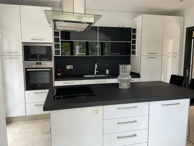 Villa Moderna en Lomas de Marbella 5 Dormitorios Piscina Privada