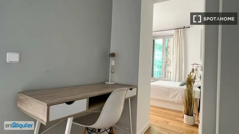 Habitacion en piso centrico Madrid parejas bienvenidas
