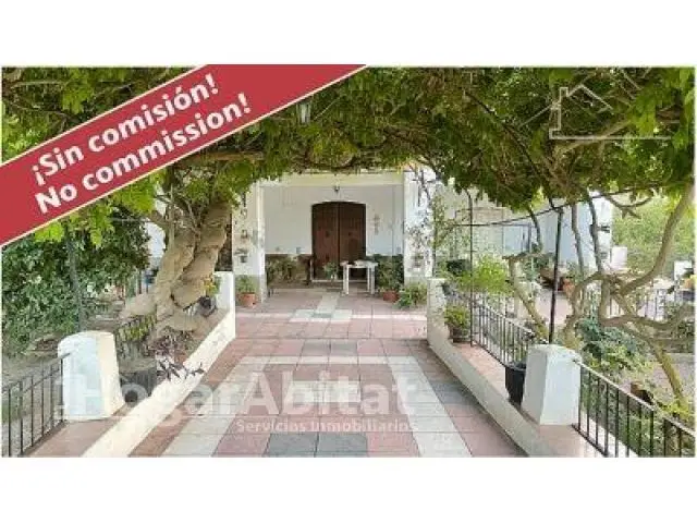 Chalet con Garaje Terraza y Barbacoa en Parcela de 26500 m2