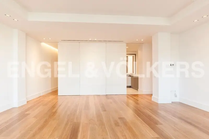 Apartamento en Alquiler Madrid Almagro 2 Dormitorios Parking Trastero