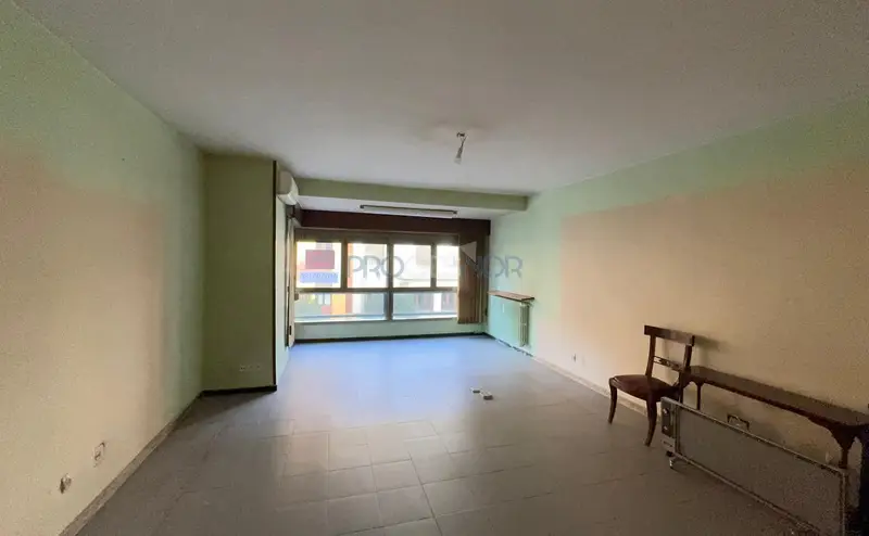 Venta Local Comercial con Calefacci	ón en Centro Le	ón