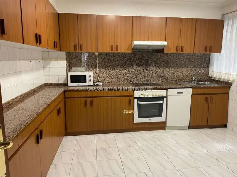 Piso en Venta Vigo: Luminoso, Amplio y con Garaje