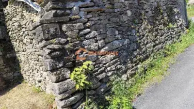 Casa en Piñor para restaurar con garaje y finca