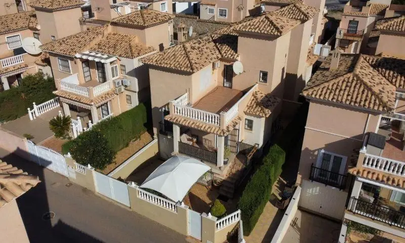 Villa en Orihuela Costa 3 Dormitorios 2 Baños Piscina Garaje