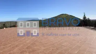 Chalet en Venta en Medellín con Piscina y Vistas al Río