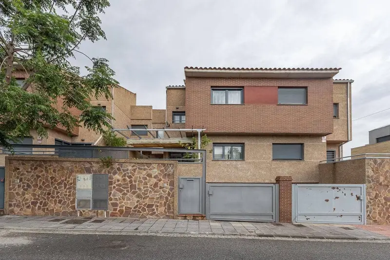Adosado en Armilla con 3 Dormitorios Garaje y Alta Eficiencia Energetica