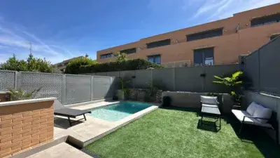 Adosado en Cuarte de Huerva con Piscina y 3 Terrazas