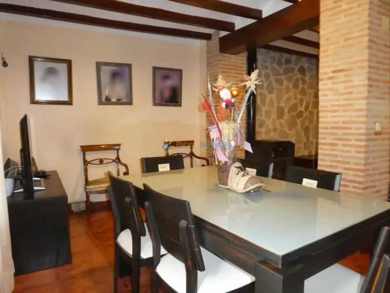 Casa Rústica Renovada en Oliva con Vistas Panorámicas