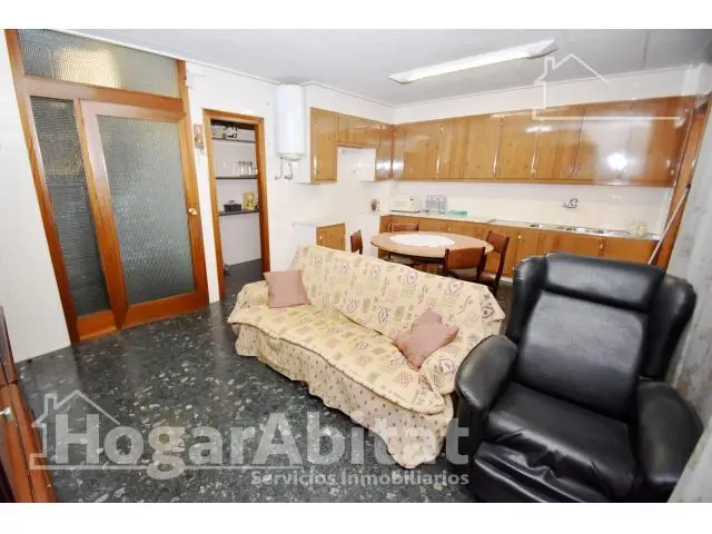 Amplio Piso Exterior con Terraza y Balcón en Vila-real