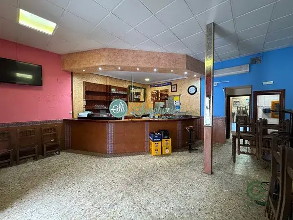 Vivienda Unifamiliar con Local Comercial en Segovia