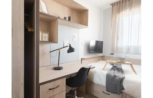 Habitaci
ón en piso compartido M
















































álaga - Piscina, Gimnasio y m
















































ás