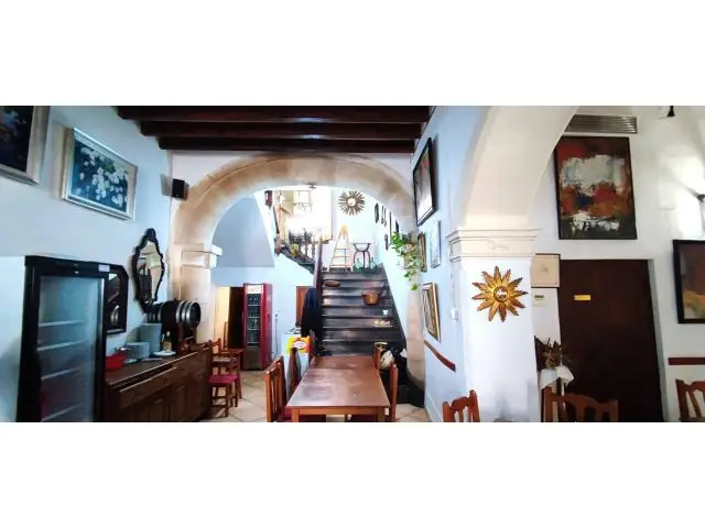 Edificio Historico Sineu Mallorca: Inversion Restaurantes y Vivienda