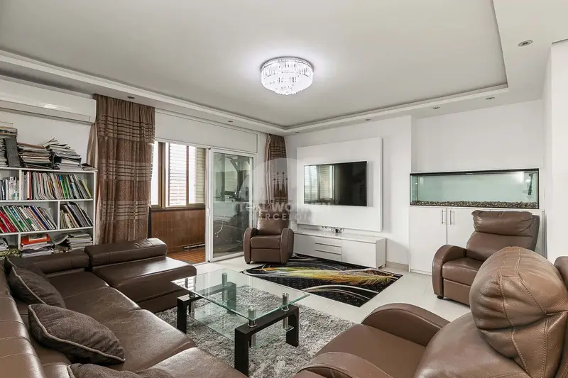 Apartamento en venta Eixample Barcelona vistas terraza piscina