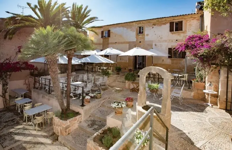 Chalet amueblado en Calonge Venta Restaurante con 12 Adosados