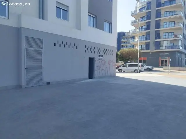 Local Comercial en Villajoyosa con Terraza y Salida de Humos