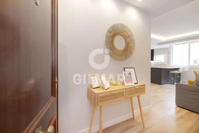 Apartamento en Estepona Pueblo Primera Linea de Playa Reformado