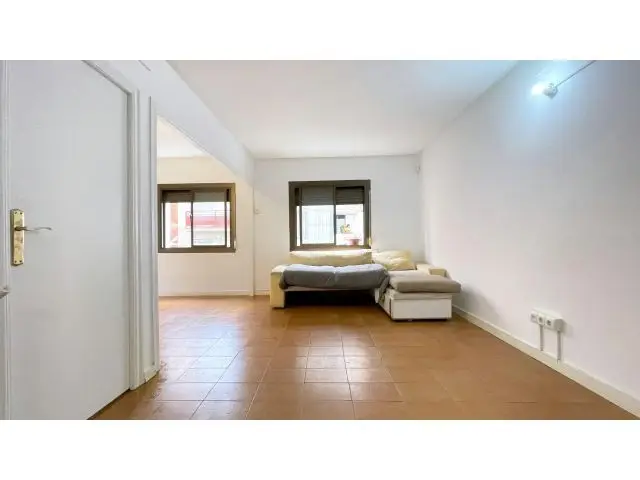 73m² 3 Dormitorios Gran Salón Piso Exterior Cerca Metro Pubilla Cases