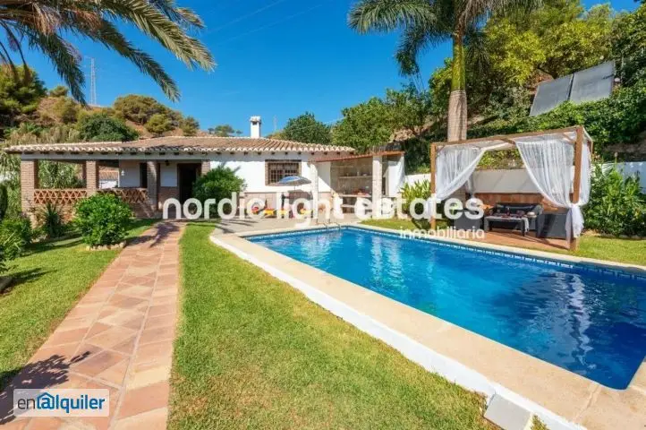 Chalet en Frigiliana Alquiler Invierno Villa con Piscina y Jardin