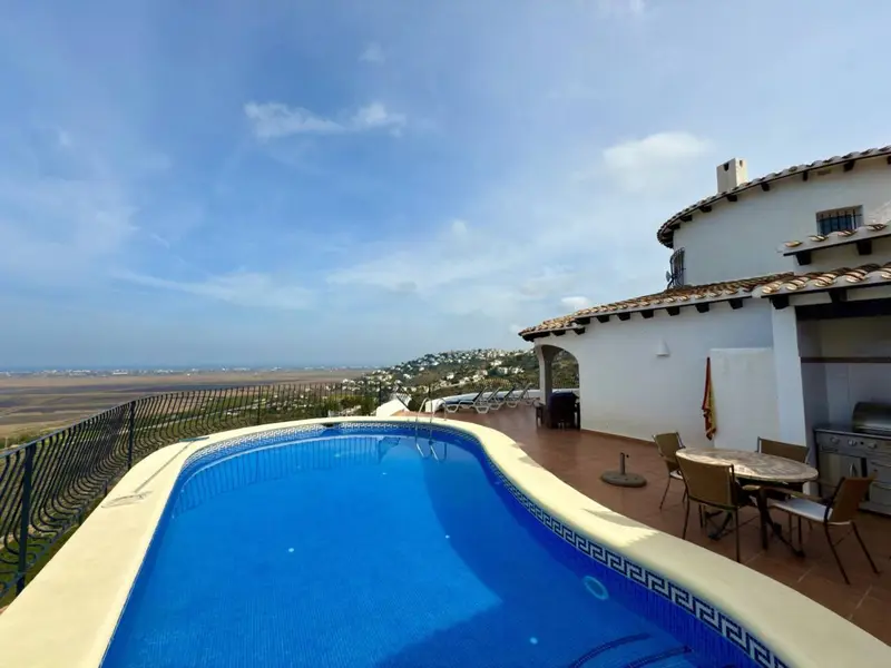 Villa en Pego con Piscina y Terraza - 4 Habitaciones