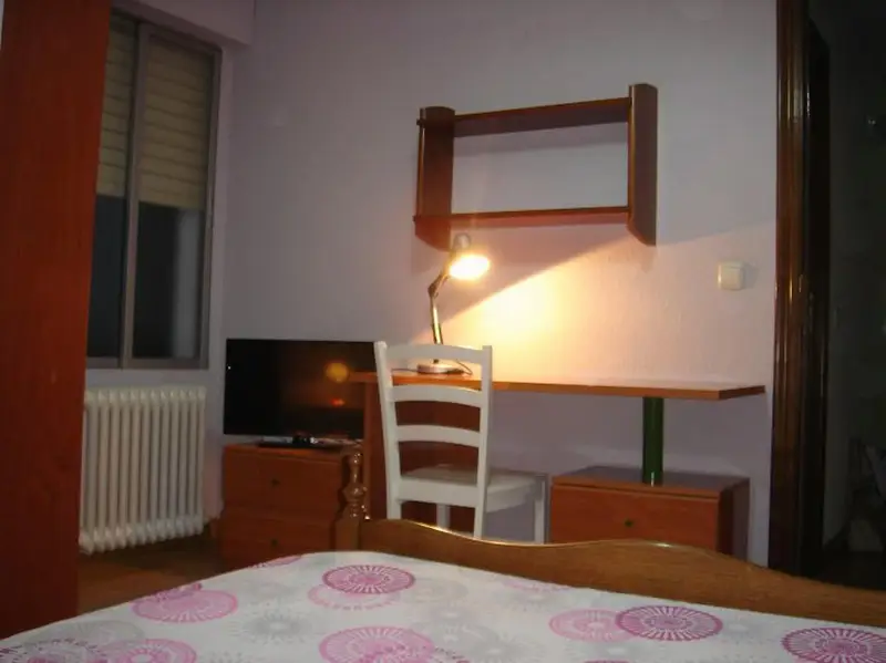 Habitacion Salamanca: Amueblada Wifi Cerca Universidad
