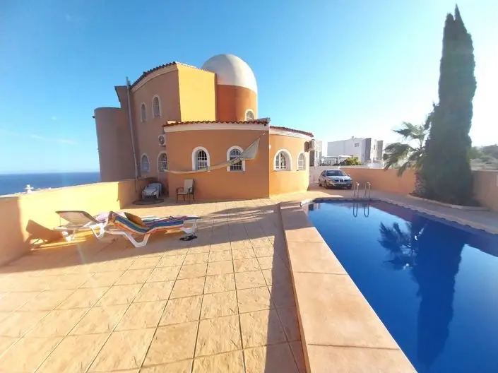 Villa de 3 Dormitorios en Venta en Villajoyosa