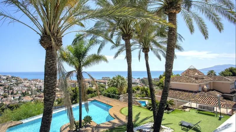 Villa de Lujo con Vistas al Mar - 6 Dormitorios - Piscina - Gimnasio