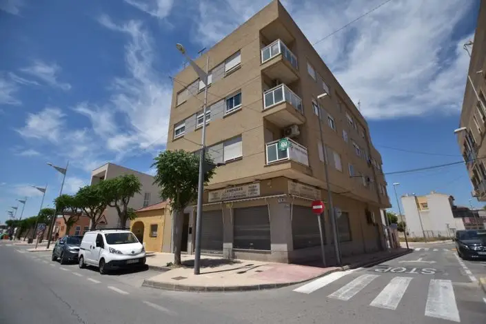 Apartamento 3 Dormitorios Rojales Uso Residencial Comercial