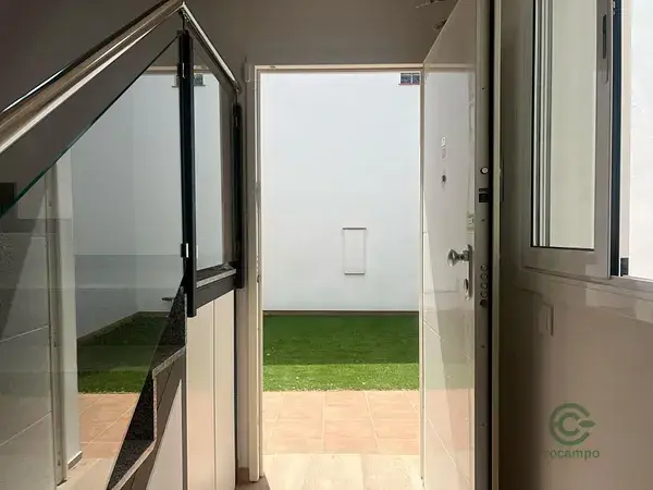 Casa Moderna en Sant Marti de Provencals con Patio y Terraza