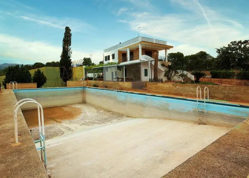 Chalet en venta en Puig Valencia 6 habitaciones 3 baños 35000m2