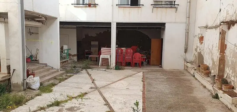 Casa Adosada con Espacio Comercial en Ayora