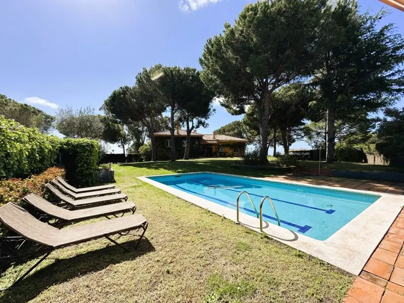 Casa 5 habitaciones Calella jardin piscina garaje vistas mar