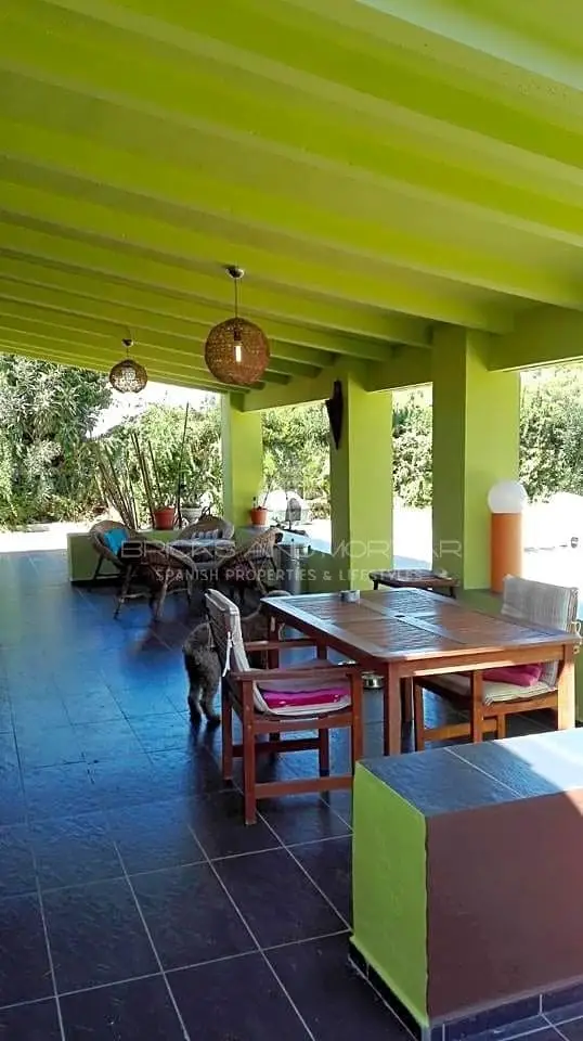 Chalet en Lliria con Piscina y Jardin 240m2