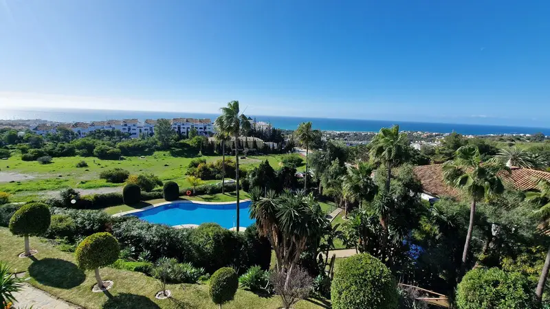 Apartamento en Calahonda con Vistas al Mar 2 Dormitorios