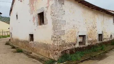 Casa en Venta Liguerzana Para Reformar con Patio
