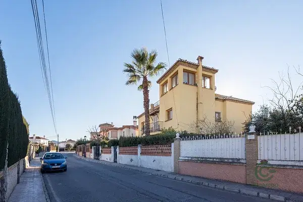 Palacete con Piscina en Ogijares