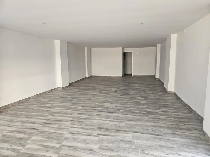 Local Comercial en Alquiler Magaluf 80m2 Terraza Reformado