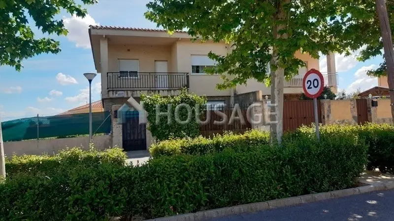 Chalet Pareado en Toledo - Oportunidad para Inversores