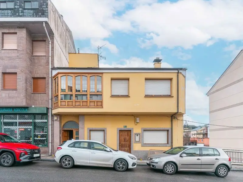 Chalet en Venta en Asturias 3 Dormitorios Buhardilla Garaje Amueblado
