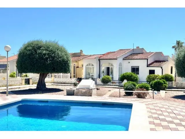 Chalet Lola con Piscina Comunitaria en La Marina