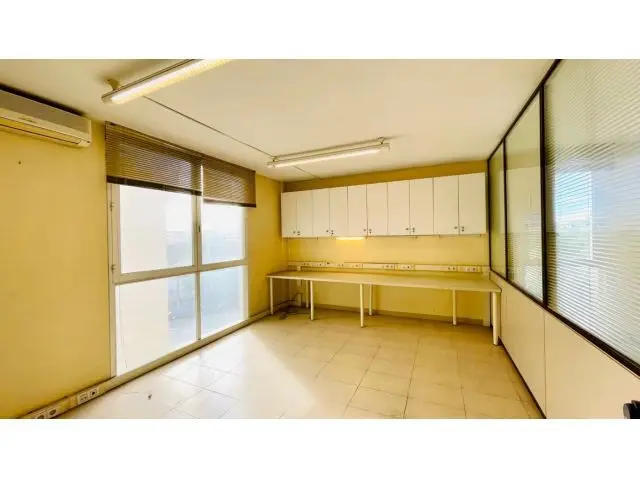 Oficina en Can Valero 100m2 Alquiler