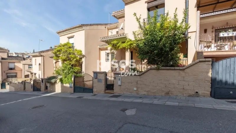 Casa Adosada en La Zubia 3 Dormitorios 2 Baños Patio y Sotano