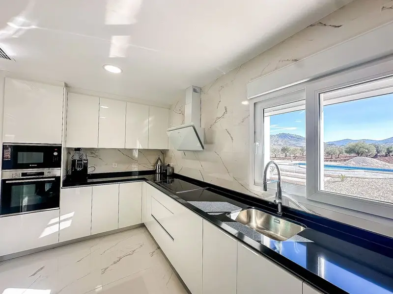 Chalet en venta en Pinoso, Alicante