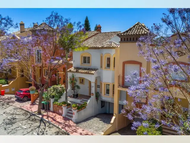 Adosado de 5 Dormitorios en venta Puerto Banus, España