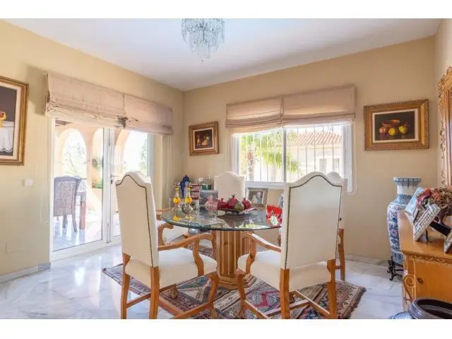 Chalet en Urbanizaci
ón Privada de Lujo en M











álaga