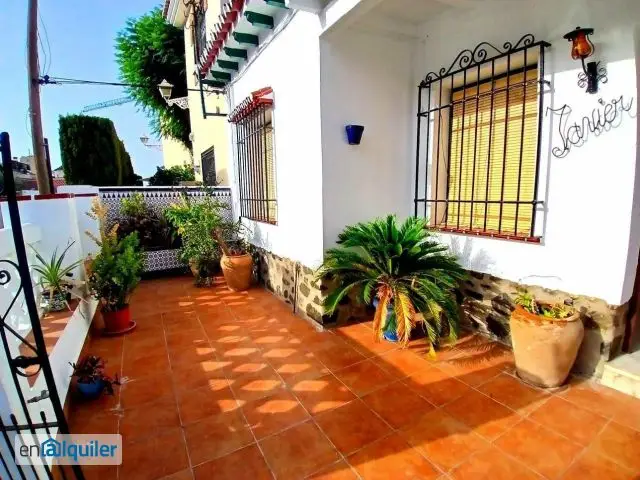 Alquiler casa con 2 baños Málaga - este