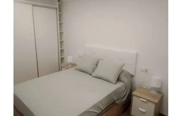 Rent 4 bedroom apartment of 75 m² in Granada