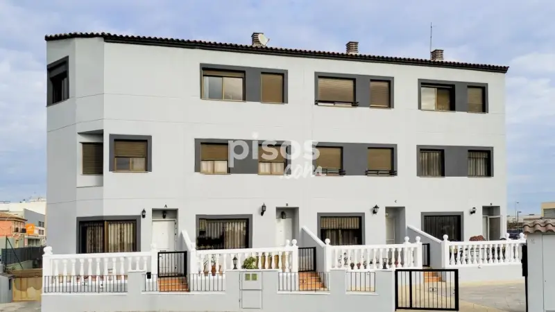 Casa adosada en venta en Calle Primero de Mayo