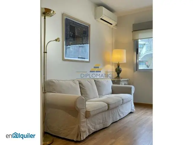 Alquiler Estudio Amueblado con Aire Acondicionado en Chamartín