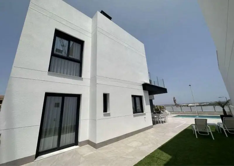 Villa de Lujo 3 Plantas en Torrevieja