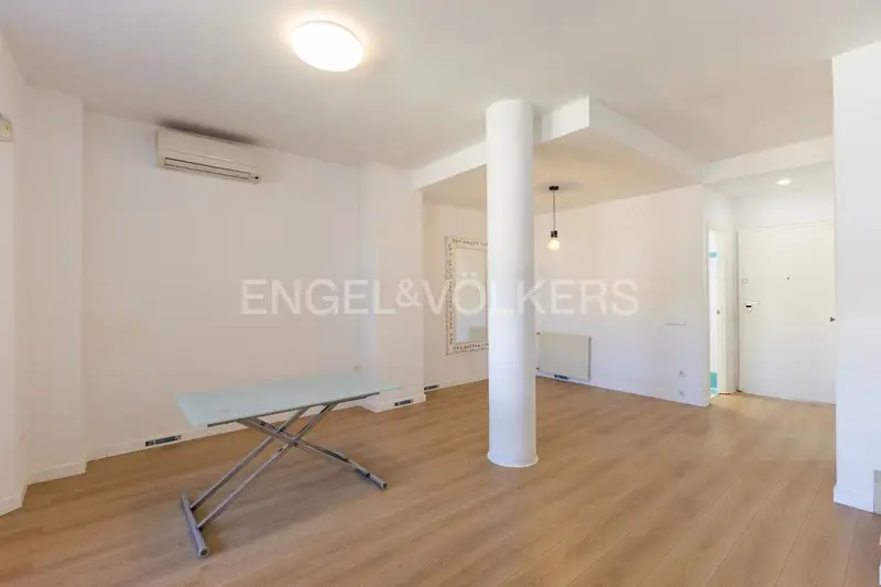 Adosado en Bétera con 4 habitaciones, jardín y piscina